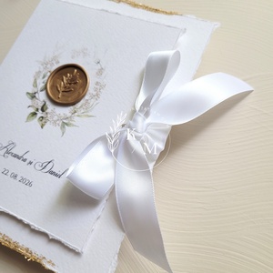 Invitatii de nunta cu margini franjurate, detalii aurii, coronita florala si sigilii - accesorii nuntă - invitații și felicitări de nuntă - invitații nuntă - Artynos.ro