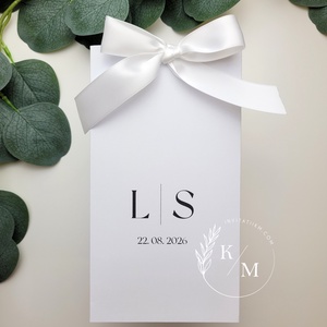 Invitatii de nunta cu plic handmade si fundite albe - Artynos.ro