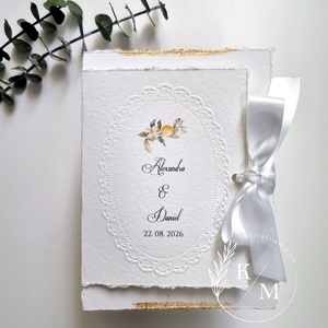 Invitatii de nunta cu margini franjurate, detalii aurii si lamai - Artynos.ro