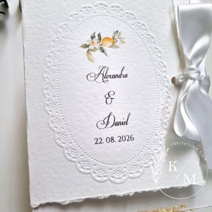 Invitatii de nunta cu margini franjurate, detalii aurii si lamai - accesorii nuntă - invitații și felicitări de nuntă - invitații nuntă - Artynos.ro