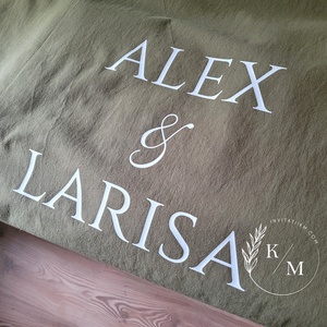 Panou textil intampinare nunta verde olive - accesorii nuntă - materiale decor pentru nuntă - tablouri și indicatoare nuntă - Artynos.ro