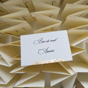 Set 50 Carduri asezare/place card-uri nunta cu detalii aurii si nume invitat - accesorii nuntă - invitații și felicitări de nuntă - invitații nuntă - Artynos.ro
