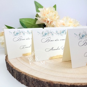 Set 50 Carduri asezare/place card-uri nunta cu eucalipt, detalii aurii si nume invitat - accesorii nuntă - invitații și felicitări de nuntă - invitații nuntă - Artynos.ro
