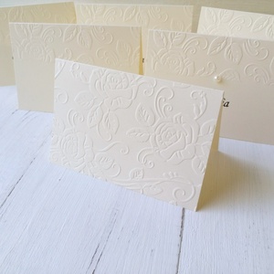 Set 30 Carduri asezare/place card-uri nunta embosate si perle - accesorii nuntă - invitații și felicitări de nuntă - invitații nuntă - Artynos.ro