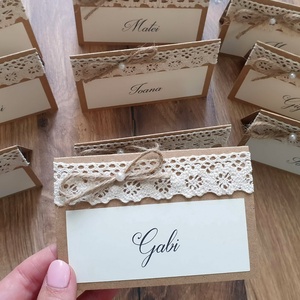 Set 25 Carduri asezare/place card-uri nunta din carton reciclat, dantela si perle - accesorii nuntă - invitații și felicitări de nuntă - invitații nuntă - Artynos.ro