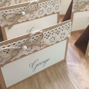 Set 25 Carduri asezare/place card-uri nunta din carton reciclat, dantela si perle - accesorii nuntă - invitații și felicitări de nuntă - invitații nuntă - Artynos.ro