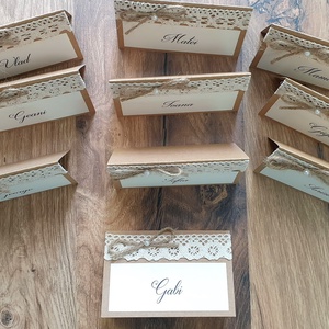 Set 25 Carduri asezare/place card-uri nunta din carton reciclat, dantela si perle - accesorii nuntă - invitații și felicitări de nuntă - invitații nuntă - Artynos.ro