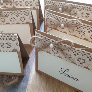 Set 25 Carduri asezare/place card-uri nunta din carton reciclat, dantela si perle - accesorii nuntă - invitații și felicitări de nuntă - invitații nuntă - Artynos.ro