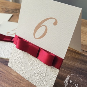 Set 10 Numere de masa nunta embosate si fundite burgundy - accesorii nuntă - invitații și felicitări de nuntă - meniu nunți și cărți meniu - Artynos.ro