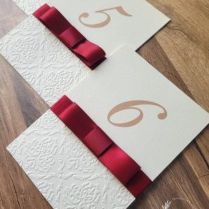 Set 10 Numere de masa nunta embosate si fundite burgundy - accesorii nuntă - invitații și felicitări de nuntă - meniu nunți și cărți meniu - Artynos.ro