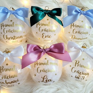 Set 4 Globuri de Craciun personalizate pentru familie, umplute cu puf alb - Artynos.ro