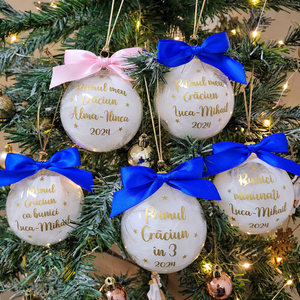 Set 4 Globuri de Crăciun personalizate pentru familie, umplute cu puf alb - crăciun - decorațiuni de crăciun de casă - globuri de crăciun - Artynos.ro