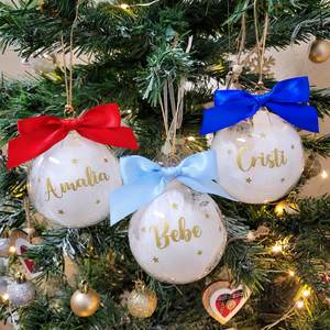Set 4 Globuri de Crăciun personalizate pentru familie, umplute cu puf alb - crăciun - decorațiuni de crăciun de casă - globuri de crăciun - Artynos.ro