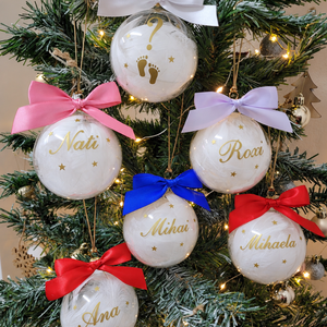 Set 4 Globuri de Craciun personalizate pentru familie, umplute cu puf alb - Artynos.ro