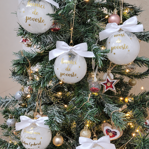 Set 4 Globuri de Crăciun personalizate pentru familie, umplute cu puf alb - crăciun - decorațiuni de crăciun de casă - globuri de crăciun - Artynos.ro