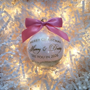 Glob de Crăciun Personalizat Merry Christmas Mommy and Daddy / See you in 2027 - crăciun - decorațiuni de crăciun de casă - globuri de crăciun - Artynos.ro