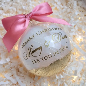 Glob de Crăciun Personalizat Merry Christmas Mommy and Daddy / See you in 2027 - crăciun - decorațiuni de crăciun de casă - globuri de crăciun - Artynos.ro