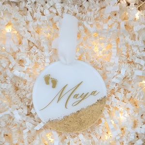 Ornament de Crăciun din plexiglas cu foiță aurie, personalizat cu nume - crăciun - decorațiuni de crăciun de casă - globuri de crăciun - Artynos.ro