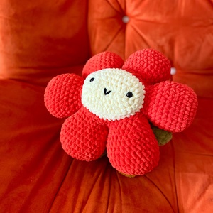 Jucarie crosetata amigurumi floare margareta rosie 34x34x28cm handmade - jucării și echipamente pentru copii - plușuri - păpușă croșetată, păpușă de pluș - Artynos.ro