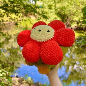 Jucarie crosetata amigurumi floare margareta rosie 34x34x28cm handmade, Jucarii si echipamente pentru copii, Plusuri, Papusa crosetata, papusa de plus, Crosetat, ARTYNOS