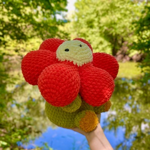 Jucarie crosetata amigurumi floare margareta rosie 34x34x28cm handmade - jucării și echipamente pentru copii - plușuri - păpușă croșetată, păpușă de pluș - Artynos.ro