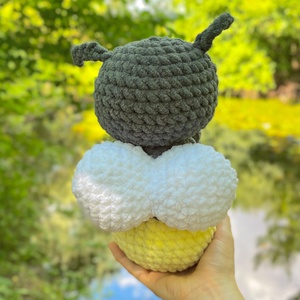 Jucarie crosetata amigurumi licurici 30 cm handmade - jucării și echipamente pentru copii - plușuri - păpușă croșetată, păpușă de pluș - Artynos.ro