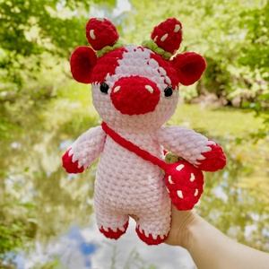 Jucarie crosetata amigurumi vacuta capsunica poseta 35 cm handmade - Artynos.ro