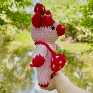 Jucarie crosetata amigurumi vacuta capsunica poseta 35 cm handmade - jucării și echipamente pentru copii - plușuri - păpușă croșetată, păpușă de pluș - Artynos.ro