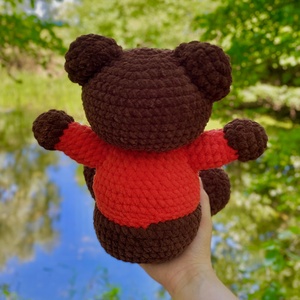 Jucarie crosetata amigurumi urs cu pulover 25x27 cm handmade - jucării și echipamente pentru copii - jucării bebeluși - pături bebeluși - Artynos.ro