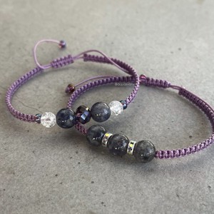 Brățară minerală macramé cu iolit -  - Artynos.ro