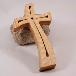 Cruce din lemn modelată, cruce de perete -  - Artynos.ro