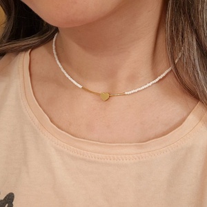 Colier inima , Accessorii si unelte, Margea, componente de bijuterii, Margea din sticla, Confectionarea bijuteriilor, Colierul este realizat din margele de sticla cu inima din otel inoxidabil în mijloc, închizătoare ș..., ARTYNOS
