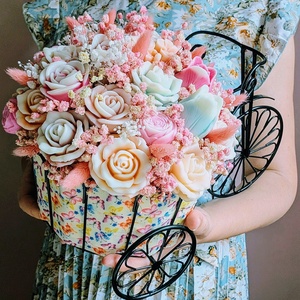 Aranjament floral din ceară naturală de soia  - casă & stil de viață - accesorii pentru decorat casa - suport de flori - suport flori - Artynos.ro