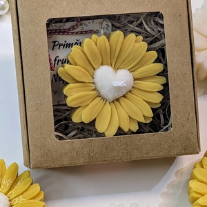 Mărțișor handmade margareta - bijuterii - mărțișor - Artynos.ro