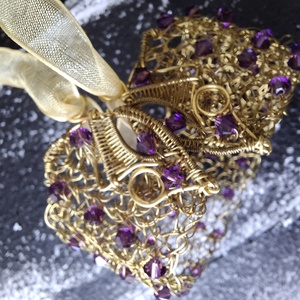 Bratara unicat crosetata din sarma de bronz si cristale Swarovski biconice violet - bijuterii - brățări - brățări late groase - Artynos.ro