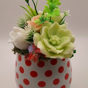 Cană umplută cu buline roșii -  - Artynos.ro