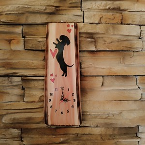 Ceas de perete din lemn cu câine dachshund -  - Artynos.ro