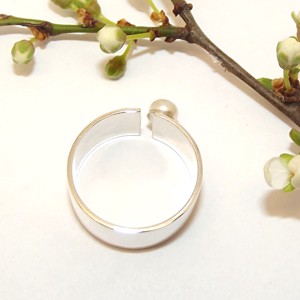 Cerc lat cu perlă albă, inel de damă din argint, mărimea 60, reglabil (VSZÉ.29) - bijuterii - inele - inele cu perle - Artynos.ro Cerc lat cu perlă albă, inel de damă din argint, mărimea 60, reglabil (VSZÉ.29) - bijuterii - inele - inele cu perle - Artynos.ro