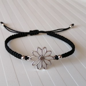 Brățară macramé împletită - Floare neagră -  - Artynos.ro
