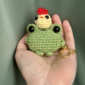 Broscuța hazlie - genți și portofele - accesorii genți - breloc - Artynos.ro