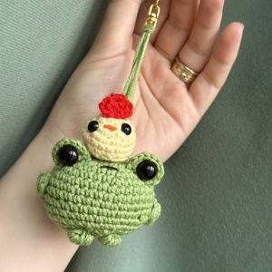 Broscuța hazlie - genți și portofele - accesorii genți - breloc - Artynos.ro