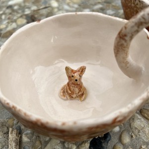 Cană din ceramică realizată manual cu pisoi în interior - casă & stil de viață - accesorii pentru echipamente de bucătărie - accesorii de servire - căni - Artynos.ro