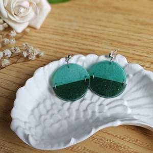 Cercei handmade din rasina in tonuri de verde, Bijuterii, Cercei, Cercei agățați, Confecționarea bijuteriilor, ARTYNOS