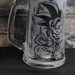 Pahar Son Goku din sticlă, gravat manual  -  - Artynos.ro