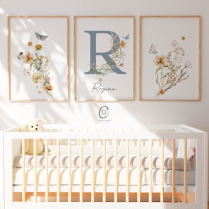 Mezei imagine cu numele florii, cadou de botez, decorare cameră copil, set de artă de perete cu flori sălbatice de 3 -  - Artynos.ro
