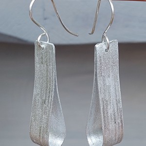 Minimală în formă de pană din aluminiu - bijuterii - seturi de bijuterii - Artynos.ro Minimală în formă de pană din aluminiu - bijuterii - seturi de bijuterii - Artynos.ro