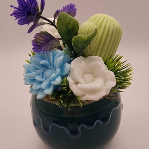 Flori de săpun într-un ghiveci verde închis -  - Artynos.ro