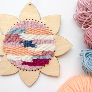 "Țeseți singur!" Kit DIY - Floare și soare pe un cadru de formă -  - Artynos.ro