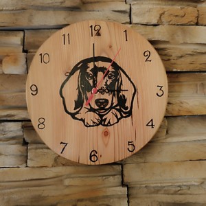 Ceas de perete din lemn cu câine dachshund -  - Artynos.ro
