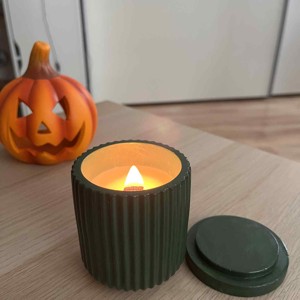 Lumânare parfumată din ceară de soia în borcan ceramic realizat manual cu capac - casă & stil de viață - lumânări, parfumuri, arome - lumânare - lumânări artizanale - Artynos.ro